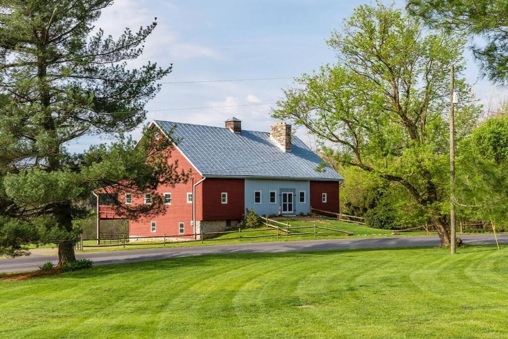 The Barn At Evermore: Riverfront Retreat W/Hot Tub Luray Esterno foto