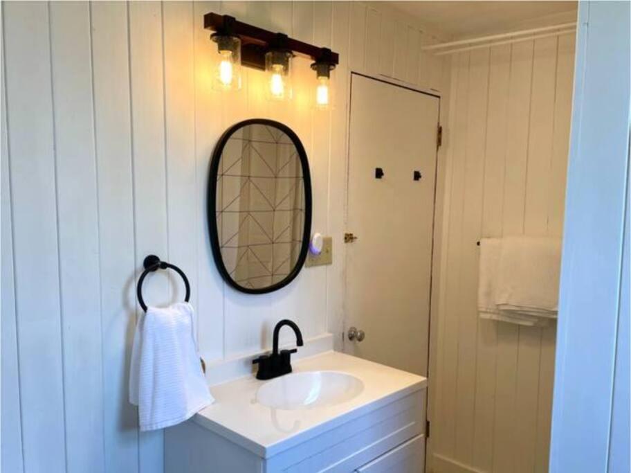 The Barn At Evermore: Riverfront Retreat W/Hot Tub Luray Esterno foto