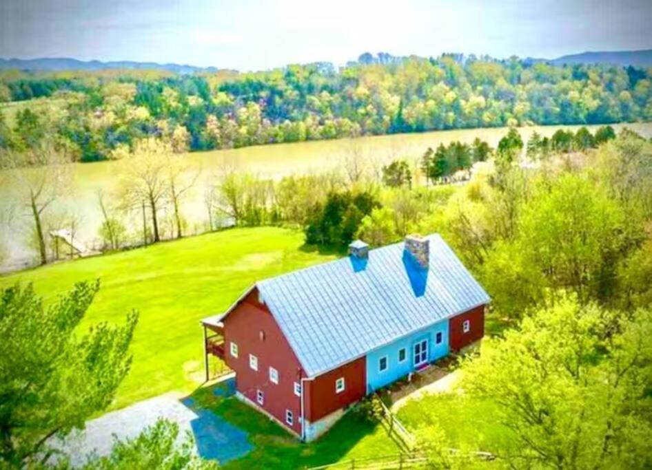 The Barn At Evermore: Riverfront Retreat W/Hot Tub Luray Esterno foto