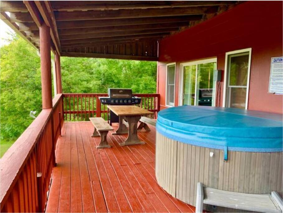 The Barn At Evermore: Riverfront Retreat W/Hot Tub Luray Esterno foto