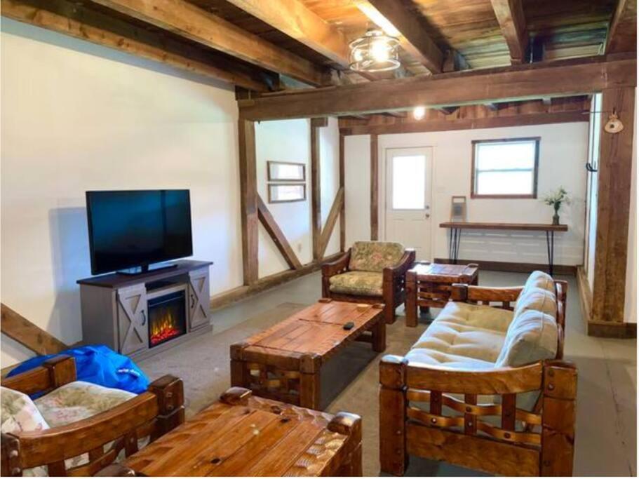 The Barn At Evermore: Riverfront Retreat W/Hot Tub Luray Esterno foto