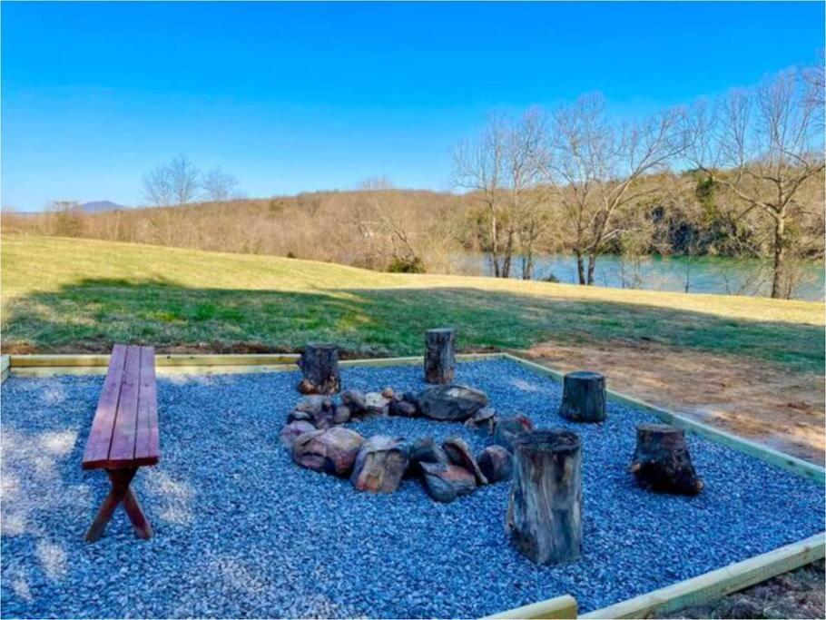 The Barn At Evermore: Riverfront Retreat W/Hot Tub Luray Esterno foto